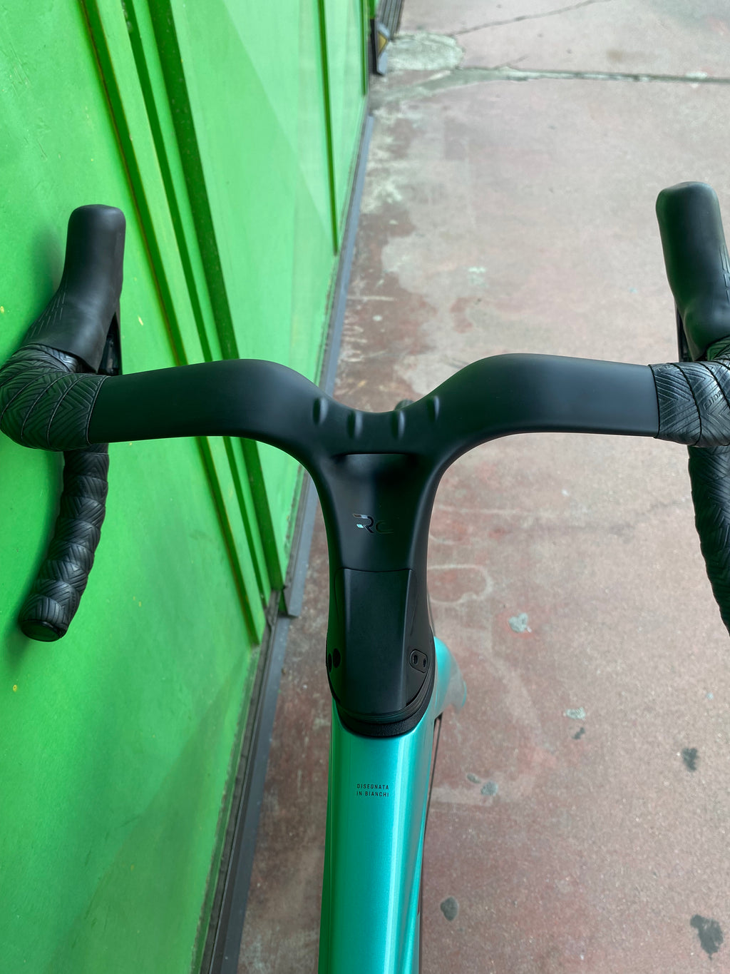 Bianchi Oltre Comp Ultegra Di2 con Manubrio Oltre Rc Monoscocca